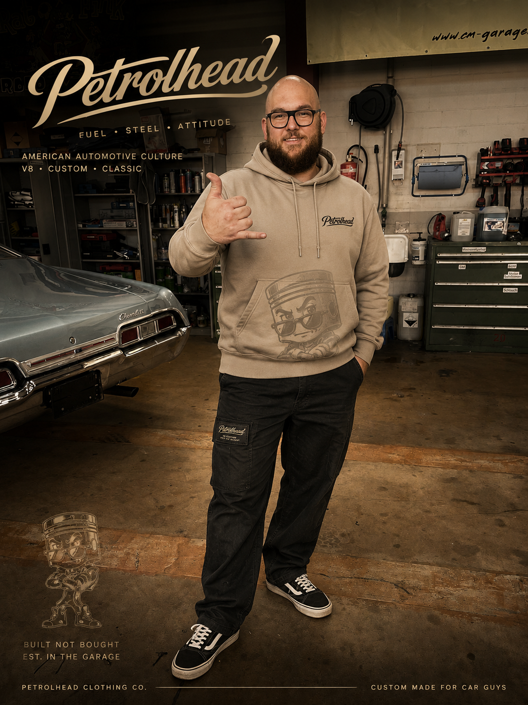 Claudio Dürr im Petrolhead Hoodie in der Garage